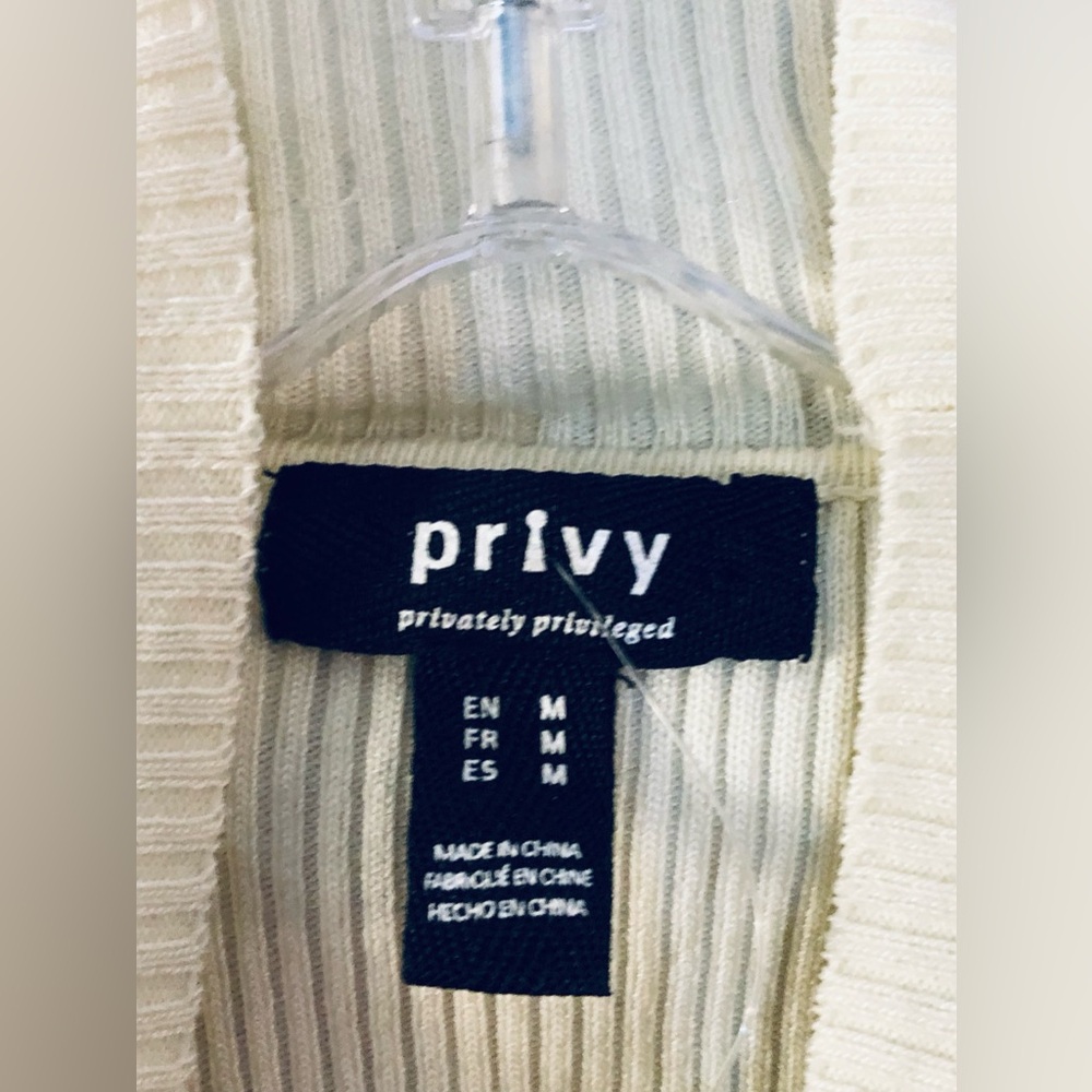 PRIVY•PRIVATELY PRIVILEGED•NWT•CROPPED•GOLD CHAIN ACCENT•LONG SLEEVE - Picture 6 of 7